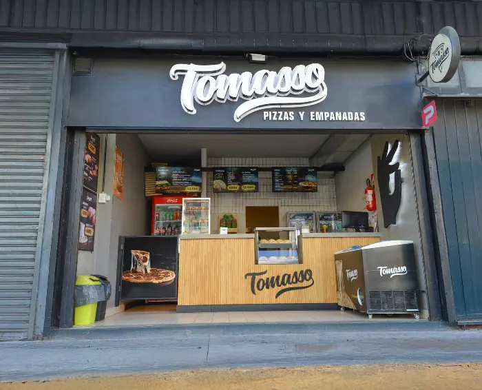 Frente de un local Tomasso Pizzas y Empanadas