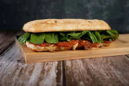 Sándwich Tomasso en pan de campo